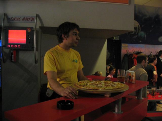 milZinas, kaip ir priklauso, pries boulinga pasistiprino ;-)