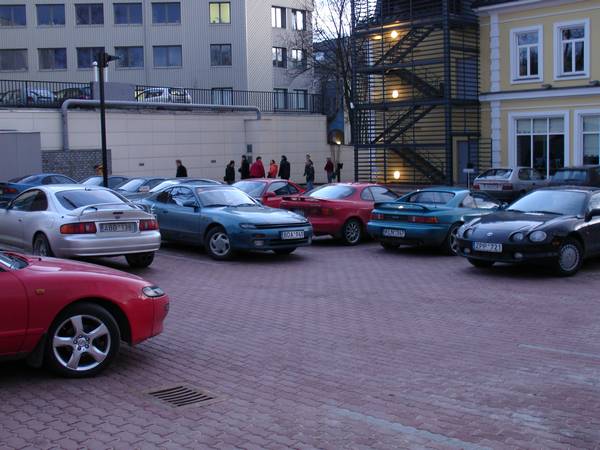 pilnas kiemas celiku