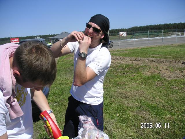 ....ir vel tas besotis kemsha !!!