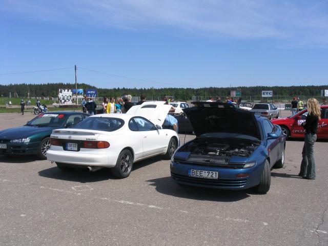 baltas GT-4 CS ir melynas GT-4