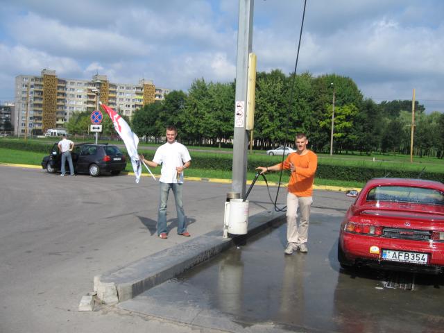 palaikom aklaji plaunanti auto