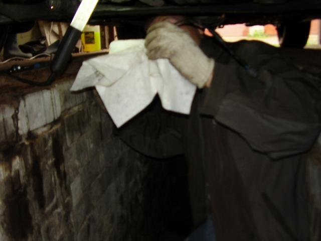 31. Tomykas surinkinėja savo auto.