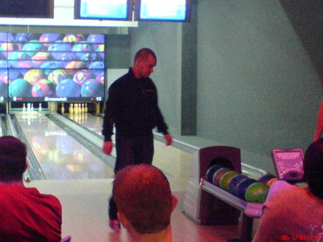 Vaiduks niekaip neissirenka tinkamo kamuolio...!:)