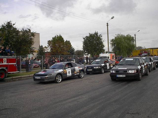 vienos bulkos aplinkui...