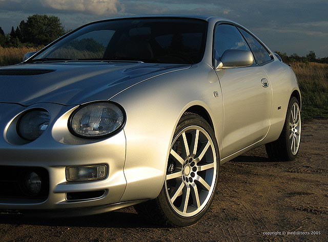 kazkodel nera zibintu apipurskimo
(kiek teko matyt fotkiu, visos 205-tos ji turejo)