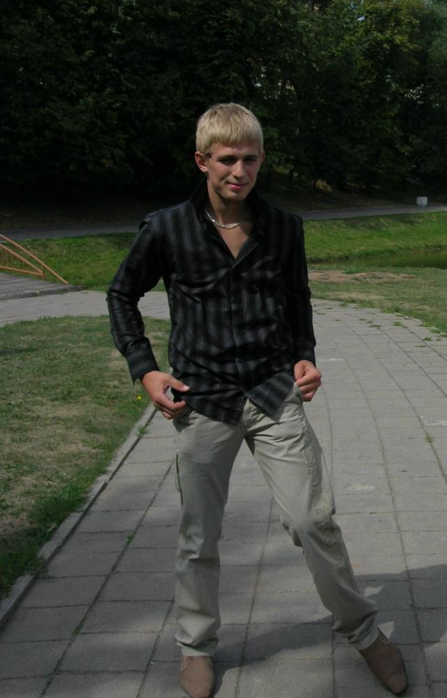 ZenyZ pries metus :D toks jaunas ir grazus :D dabar tik jaunas :D 