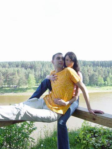 Dogg velgi mergaites rankose suraitytas.....