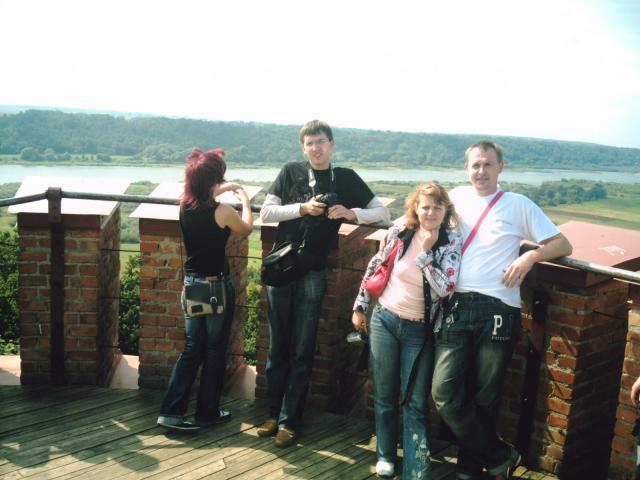 Raudones boksto virsuje 