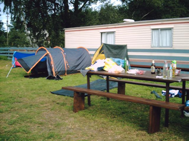 tas kas liko po vakarienes 