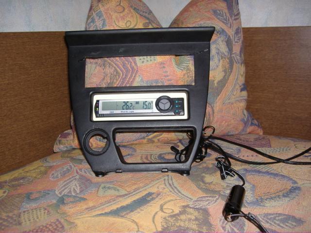 voltmetras, laikrodis, ir in/out termometras 55lt :).JPG