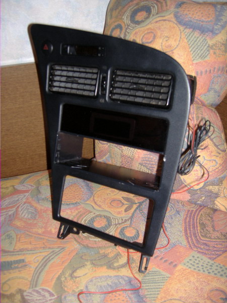 praplatinta skyle pustalciuj,ir i likusia tuscia dali, idetas niauktas stikliukas.jpg