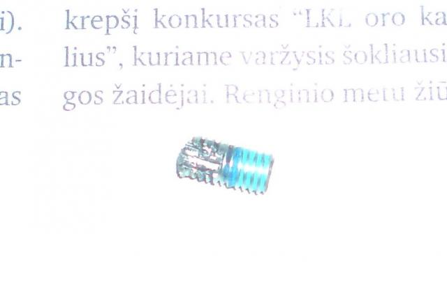 Priežastis, dėl kurios taip sunku atsukti tuos 3 varžtus - kazkokia mėlyna trapi medžiaga kaip spaklius ar cementas. Iš viso teko nugręžti 3 iš 6 varžtų. 2 iš jų po to pavyko išsukti pasitelkus i pagalbą dideles repl