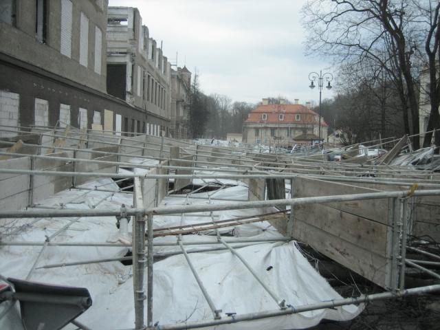 Celica  klubas sveikino taip audringai,kad net viskai nekaltus pastolius nutexe ant gatves:)