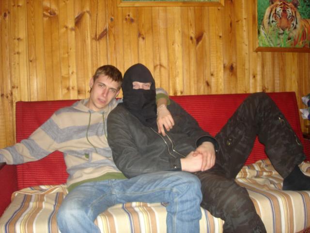 kiaurarankis nindze teroristas ir jo draugas .. :D