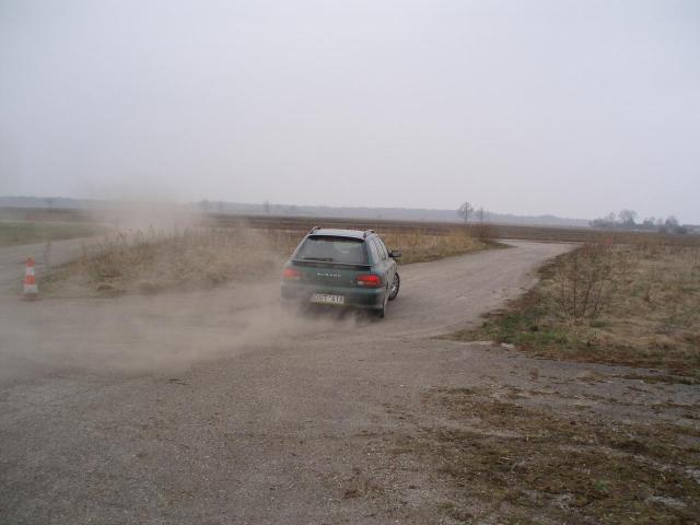 graziausiai iveikiamu posukiu autorius :-)