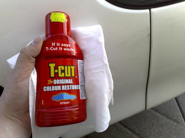 naudoju pasta T-CUT naikinti ibrezimams. Ji veiksmingai salina smalas! Sutepame pavirsiu.