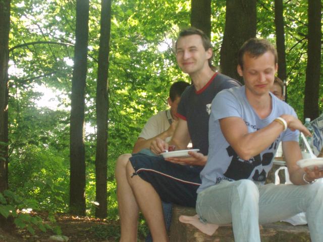 jei pamirsite gizmo nica, paklauskit taip,. Asmuo kuris vienintelis klube sugebejo per menesi sukalt masina tris karuts :D isvysite stai tokia placia sypsena :D