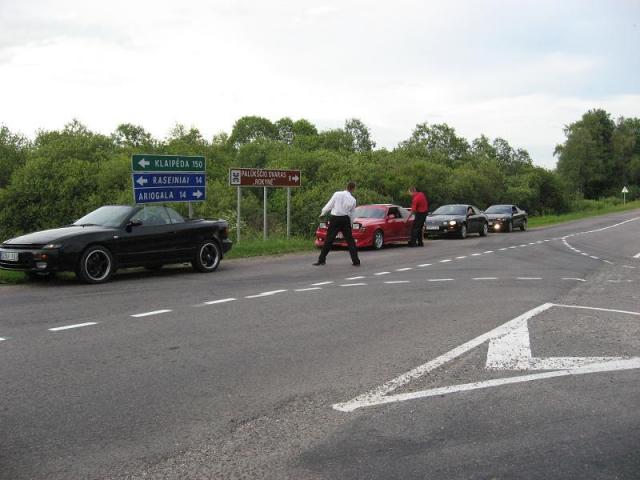 Skirstomes vieni i viena puse, kiti i kita 