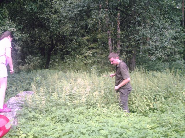 kamuolio ieskot ir sirgaliai padejo