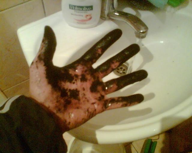 Tokios buvo rankos po darbų nuo stiklo klijų, kurie pilnai nusiplauna tik po kokių 2-3 dienų