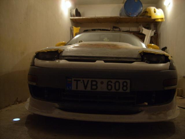 Ilgai ir nuobodžiai špakliuojamos ir šveičiamos su stiklo audinio špaklium priek. sužeminimo sujungimo vietos