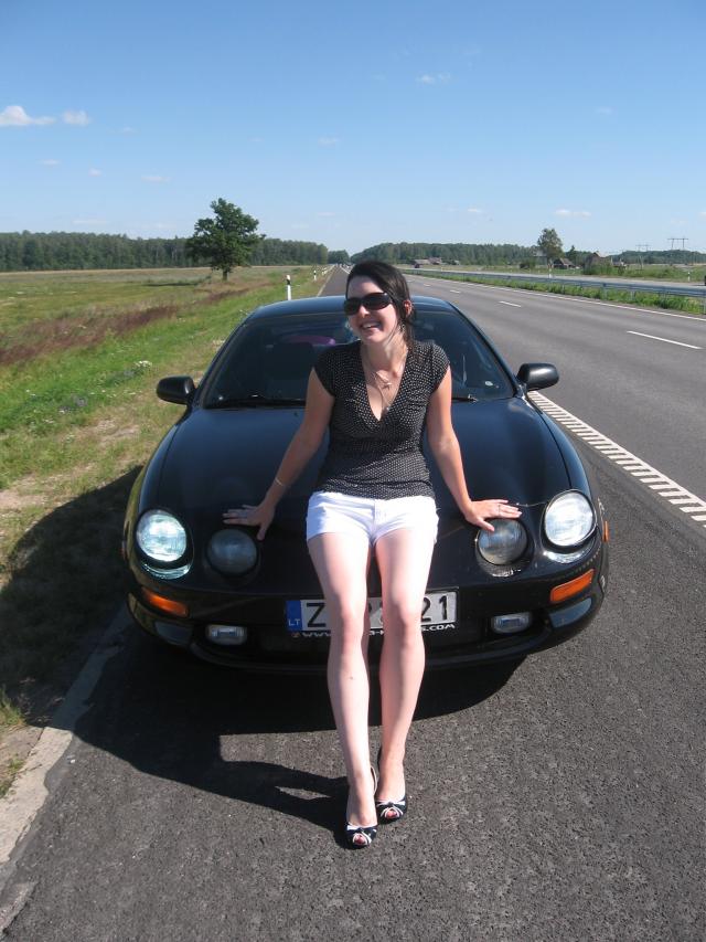 <uogytia> kazkaip uzsigulejus fotke :) pakeliuj i pajuri.