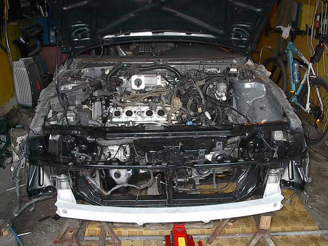 Motoras su dėže jau vietoje