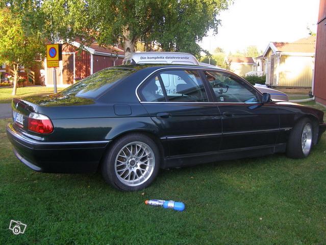 neblogas,bet kaip ir kiekviena masina turi savo minusu.