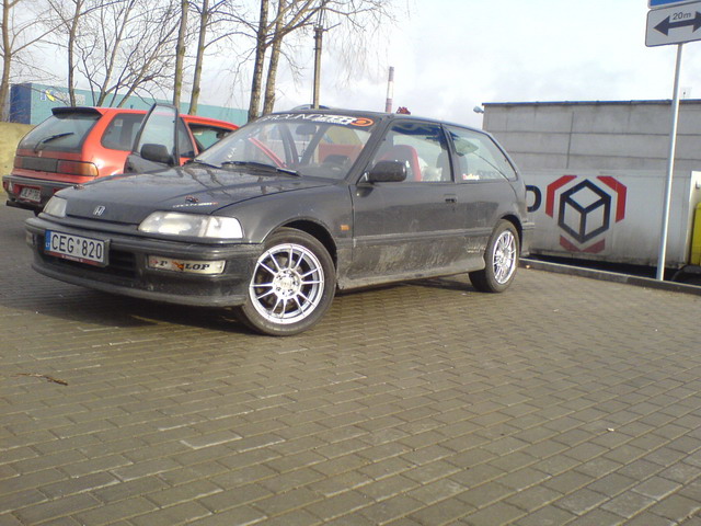 Yokawa KR609 su Dunlop slikais