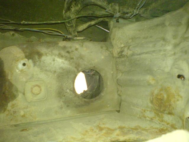 Nerandu laidu... Siurbliukui, kur jie dinge ir kas per nesamoniu pridaryta buvusio seimininko?kam taip?