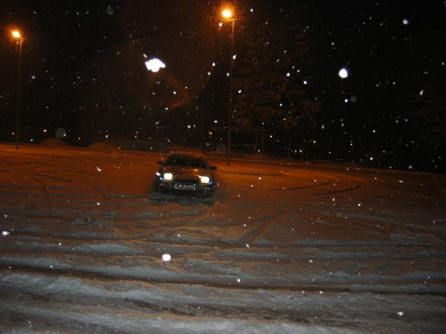 Daug sniego ir tuscia aikstele, kas gali buti geriau...