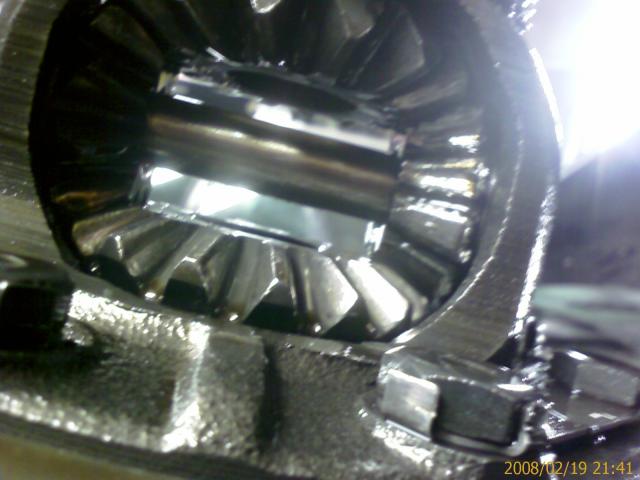 sudroztas satelitas.. desinej