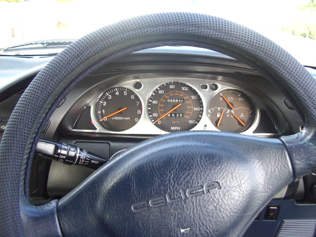 Senas veiras, ka tik parvaryta mashina.