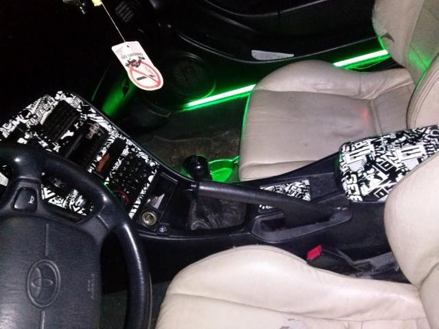 truputis stickerbombingo